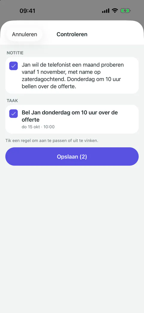 Het controlescherm na het inspreken: de voorgestelde notitie en taak, elk aan te vinken, met een knop Opslaan.
